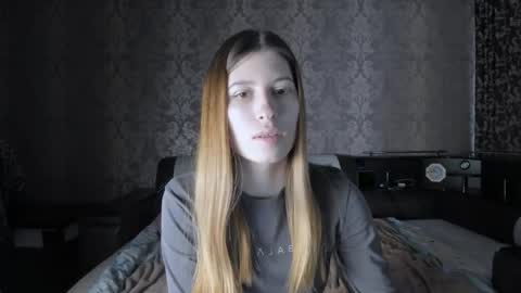 Snapshot of mmm_banana chatting on 10/24/25, 10:11 Lili online show from 10/24/25, 10:11