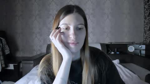 Snapshot of mmm_banana chatting on 11/28/25, 09:56 Lili online show from 11/28/25, 09:56