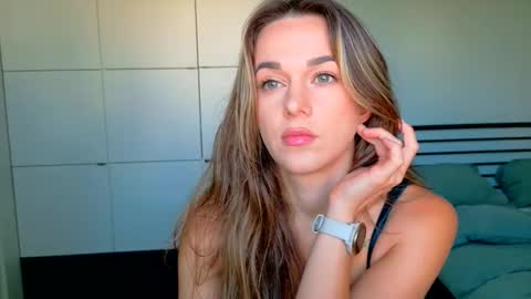 Snapshot of mmminnie chatting on 11/06/25, 01:34 mmminnie online show from 11/06/25, 01:34