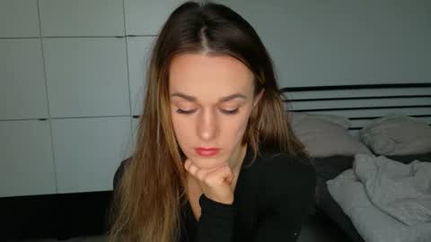 Snapshot of mmminnie chatting on 12/15/25, 01:15 mmminnie online show from 12/15/25, 01:15