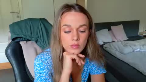 mmminnie online show from 07/08/26, 10:09