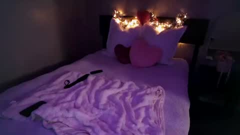 Snapshot of mmmmmwah chatting on 02/15/26, 07:51 Angel online show from 02/15/26, 07:51