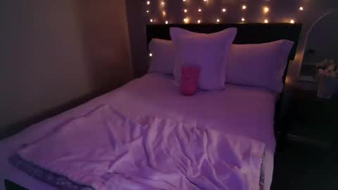 Snapshot of mmmmmwah chatting on 02/28/26, 11:17 Angel online show from 02/28/26, 11:17