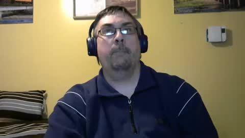 Snapshot of mmr45 chatting on 12/15/25, 04:50 mmr45 online show from 12/15/25, 04:50