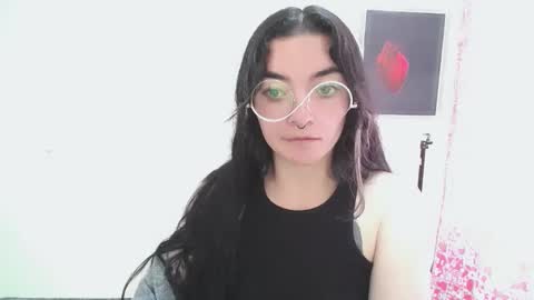 Snapshot of mocca_117 chatting on 05/27/26, 04:37 Sam online show from 05/27/26, 04:37