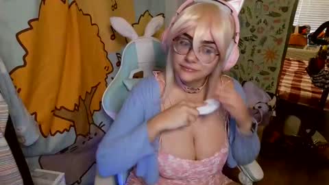 Snapshot of mochi_rainbow chatting on 01/15/25, 08:37 The Mochi Rainbow Variety Show online show from 01/15/25, 08:37