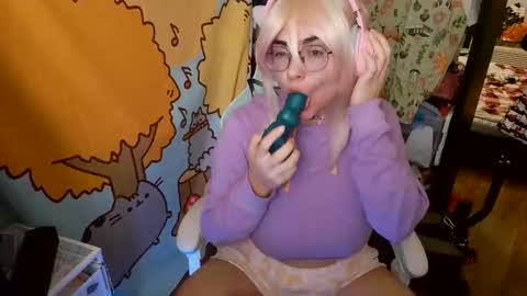 Snapshot of mochi_rainbow chatting on 01/24/25, 12:52 The Mochi Rainbow Variety Show online show from 01/24/25, 12:52