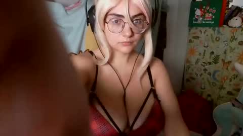 Snapshot of mochi_rainbow chatting on 02/27/25, 06:09 The Mochi Rainbow Variety Show online show from 02/27/25, 06:09