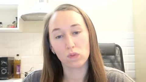 Snapshot of model_10 chatting on 10/25/25, 01:02 Tatiana online show from 10/25/25, 01:02