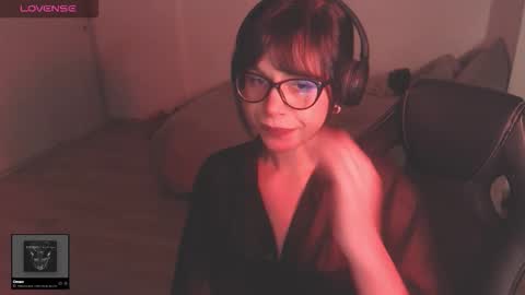 Snapshot of modjo_ chatting on 12/21/25, 04:30 Modjo online show from 12/21/25, 04:30