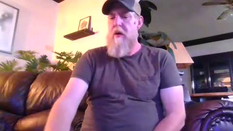 Snapshot of moeblick chatting on 11/16/25, 09:42 moeblick online show from 11/16/25, 09:42