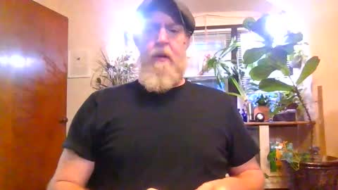 Snapshot of moeblick chatting on 12/04/25, 12:58 moeblick online show from 12/04/25, 12:58