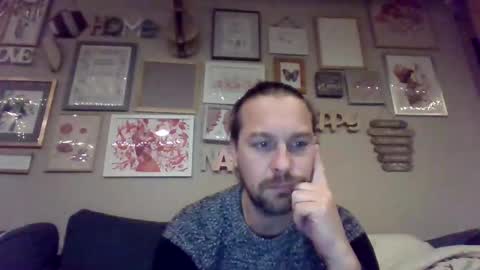 Snapshot of moi9876543210 chatting on 01/06/25, 11:31 Julien online show from 01/06/25, 11:31