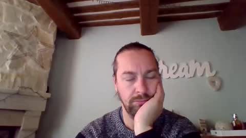 Snapshot of moi9876543210 chatting on 01/08/25, 10:48 Julien online show from 01/08/25, 10:48