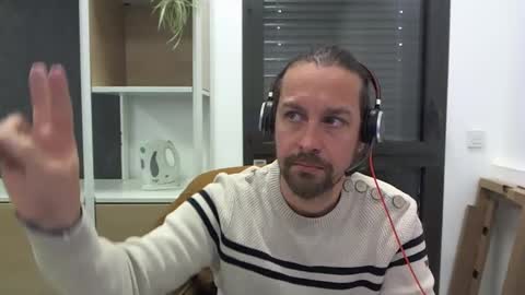 Snapshot of moi9876543210 chatting on 01/31/25, 03:55 Julien online show from 01/31/25, 03:55