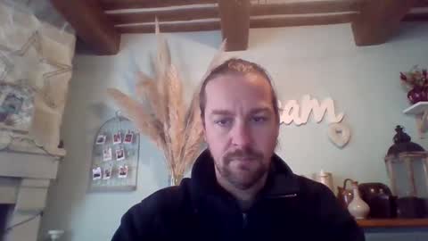 Snapshot of moi9876543210 chatting on 02/10/25, 12:29 Julien online show from 02/10/25, 12:29