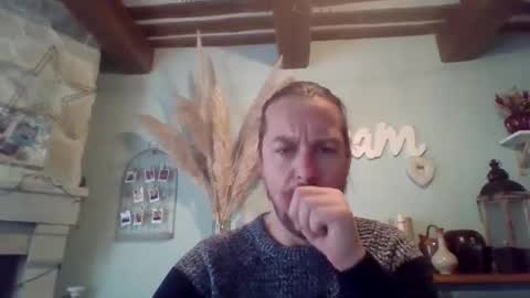 Snapshot of moi9876543210 chatting on 02/10/25, 03:32 Julien online show from 02/10/25, 03:32