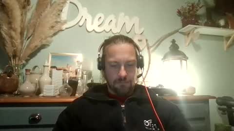 Snapshot of moi9876543210 chatting on 01/12/26, 03:50 Julien online show from 01/12/26, 03:50