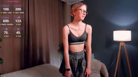 Laura online show from 12/03/25, 01:35