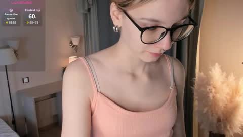 Laura online show from 12/15/25, 01:21