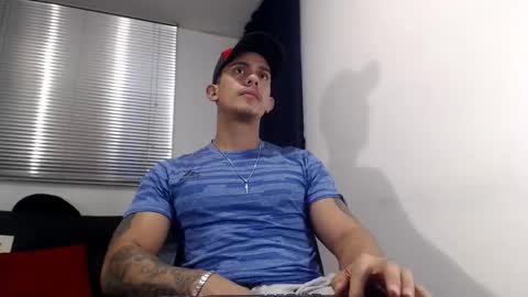 Snapshot of moises_paez chatting on 12/30/24, 01:37 Moises Paez online show from 12/30/24, 01:37