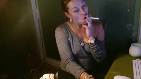 Snapshot of moistknickerchick69 chatting on 09/24/25, 05:44 MoistKnickers69 online show from 09/24/25, 05:44