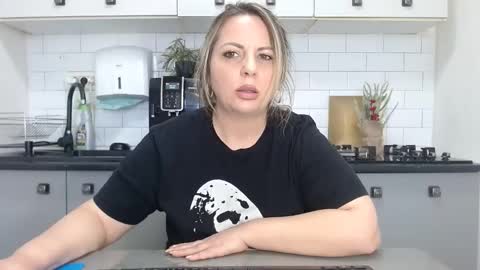 erika online show from 01/07/25, 11:48