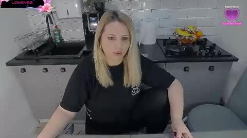 erika online show from 12/18/25, 08:42