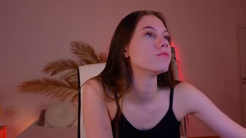 Snapshot of mol1y_kitten chatting on 12/15/24, 09:31 Molly online show from 12/15/24, 09:31