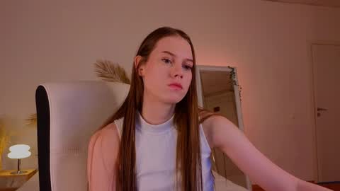 Snapshot of mol1y_kitten chatting on 12/20/24, 12:30 Molly online show from 12/20/24, 12:30