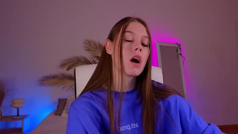 Snapshot of mol1y_kitten chatting on 12/22/24, 01:23 Molly online show from 12/22/24, 01:23