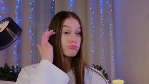 Snapshot of mol1y_kitten chatting on 12/26/24, 12:46 Molly online show from 12/26/24, 12:46