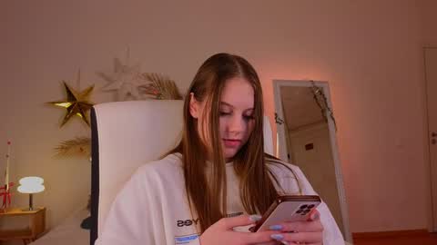 Snapshot of mol1y_kitten chatting on 12/30/24, 03:58 Molly online show from 12/30/24, 03:58