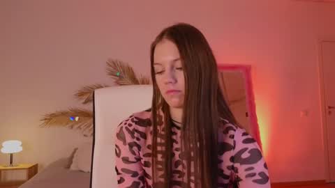 Snapshot of mol1y_kitten chatting on 02/06/25, 01:27 Molly online show from 02/06/25, 01:27