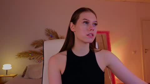 Snapshot of mol1y_kitten chatting on 02/13/25, 09:27 Molly online show from 02/13/25, 09:27