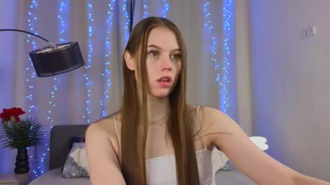 Snapshot of mol1y_kitten chatting on 02/19/25, 03:38 Molly online show from 02/19/25, 03:38