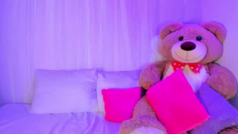 M o L l i E  online show from 11/03/25, 07:59