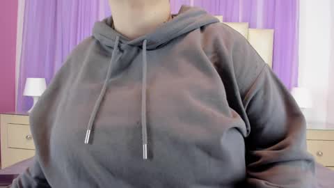 Snapshot of molliebue1 chatting on 12/29/24, 12:01 Hey Guys Im Mollie online show from 12/29/24, 12:01