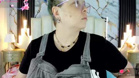 Snapshot of molliebue1 chatting on 10/08/25, 12:36 Hey Guys Im Mollie online show from 10/08/25, 12:36