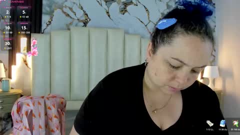 Snapshot of molliebue1 chatting on 10/24/25, 12:34 Hey Guys Im Mollie online show from 10/24/25, 12:34