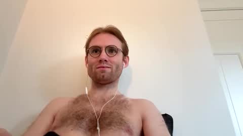 Snapshot of molliter chatting on 09/22/25, 01:46 molliter online show from 09/22/25, 01:46