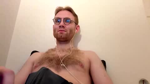 Snapshot of molliter chatting on 10/22/25, 10:53 molliter online show from 10/22/25, 10:53