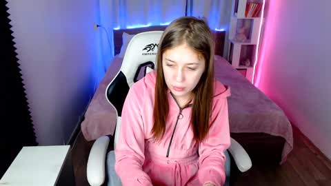 Snapshot of molly_barbie chatting on 01/22/25, 11:56 Molly Prvt is open online show from 01/22/25, 11:56