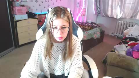 Snapshot of molly_barbie chatting on 03/06/25, 04:41 Molly Prvt is open online show from 03/06/25, 04:41