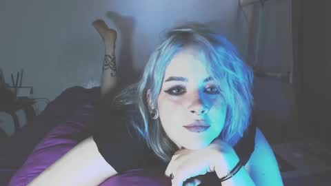 Snapshot of molly_crow chatting on 12/05/24, 05:15 Molly Crow online show from 12/05/24, 05:15