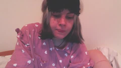 Snapshot of molly_crow chatting on 12/31/24, 02:29 Molly Crow online show from 12/31/24, 02:29