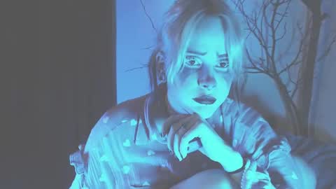 Snapshot of molly_crow chatting on 01/14/25, 12:43 Molly Crow online show from 01/14/25, 12:43