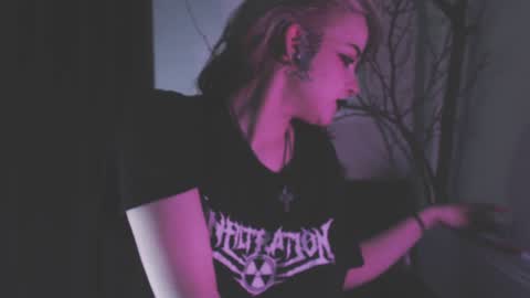 Snapshot of molly_crow chatting on 01/27/25, 11:43 Molly Crow online show from 01/27/25, 11:43