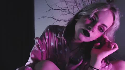 Snapshot of molly_crow chatting on 01/28/25, 11:39 Molly Crow online show from 01/28/25, 11:39