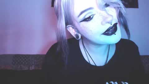 Snapshot of molly_crow chatting on 02/13/25, 10:11 Molly Crow online show from 02/13/25, 10:11